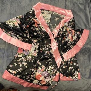 Floral Satin Kimono Short Robe - Black and Pink